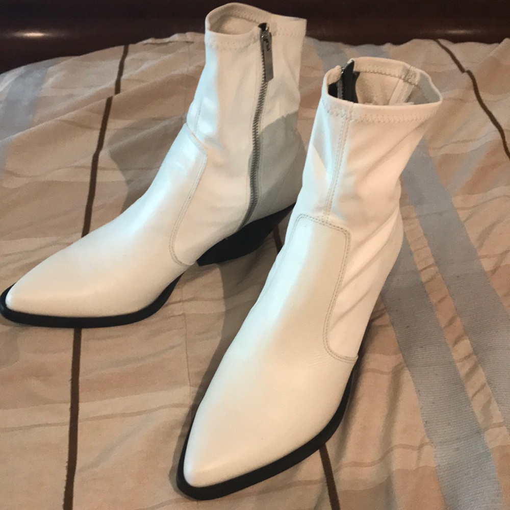 Leather slanted heel ankle boots. Never worn out